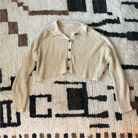 Urban Outfitters Cropped Collared Cardigan Sweater in Light Sand-Size Small NWOT - Picture 3 of 10
